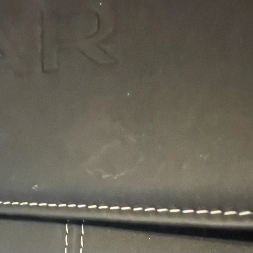 Jaguar , rear seat organizer, leather w/ white stitch detail - Picture 6 of 7